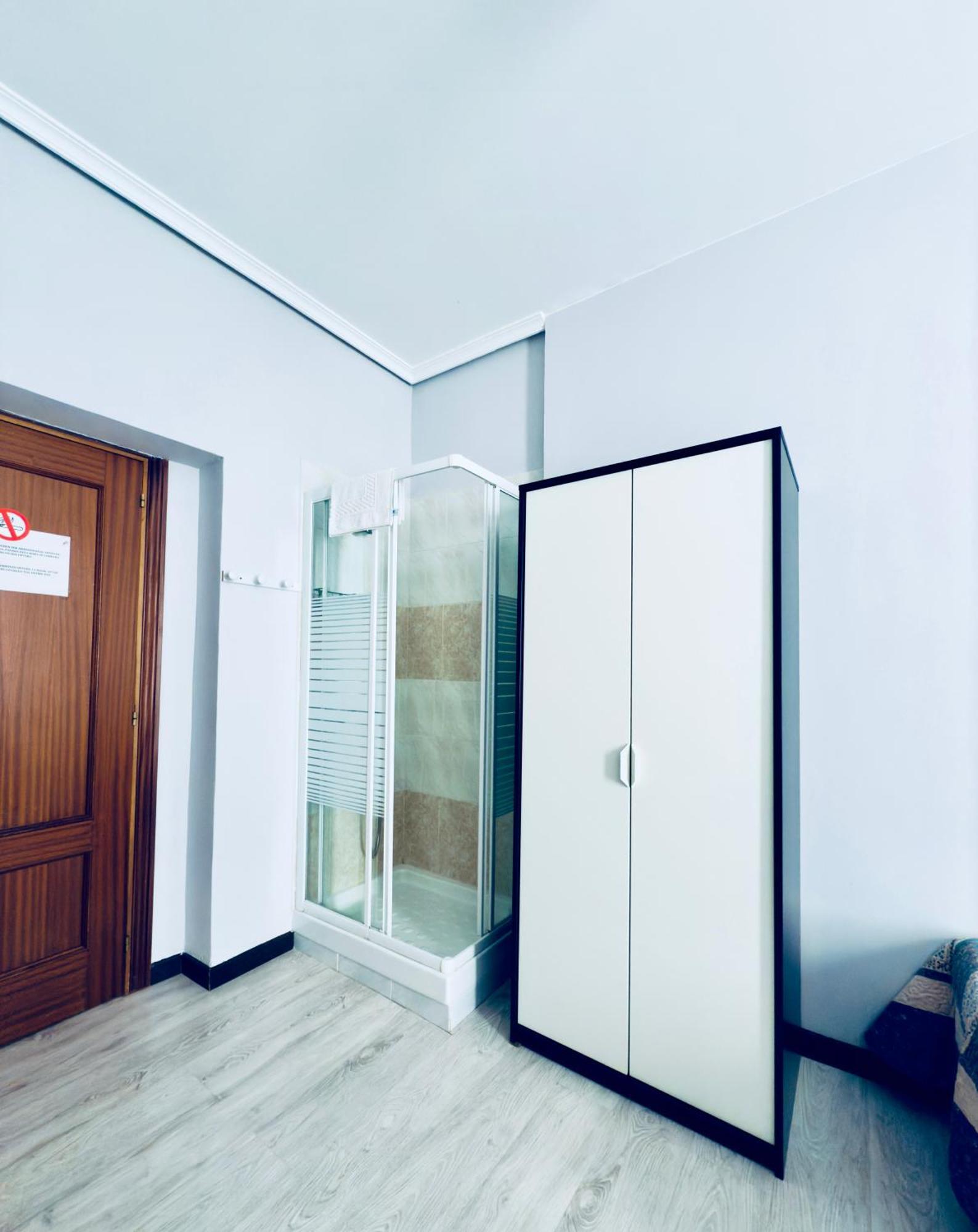 Hostal Conde De Alba Madrid Extérieur photo